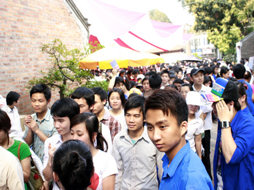 Chen chúc “Ngày hội Đọc sách 2011” tại Văn Miếu